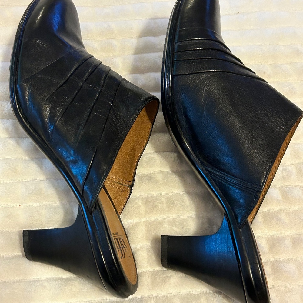 Softt Clogs - Picture 4 of 5